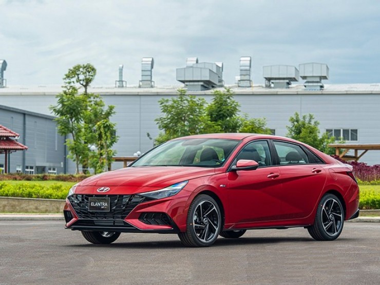 Giá xe Hyundai Elantra niêm yết và lăn bánh tháng 3/2024, rẻ nhất 599 triệu đồng