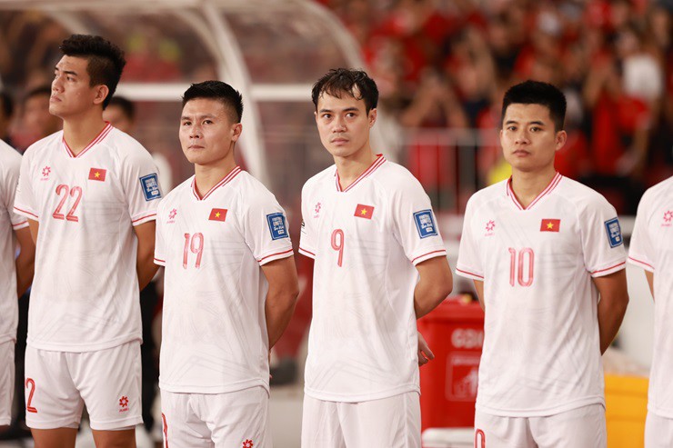 Quang Hải dự bị trong trận đấu giữa ĐT Việt Nam và Indonesia