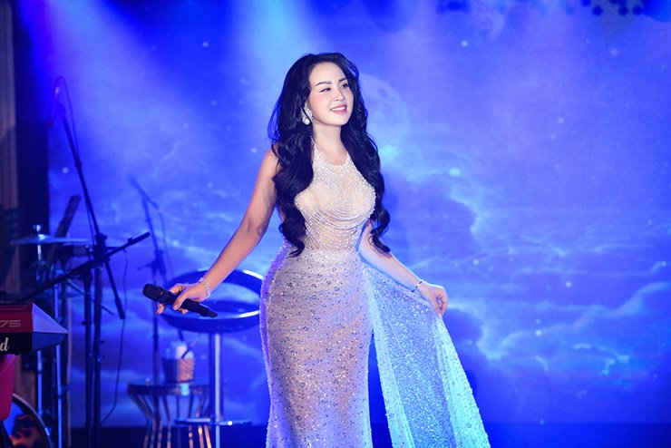 "Sao Mai" Khánh Ly làm đêm nhạc đầu tiên.