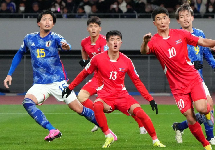 Liên đoàn bóng đá CHDCND Triều Tiên chủ động xin hoãn trận gặp Nhật Bản (26/3) vì dịch bệnh liên cầu khuẩn đang lây lan ở "xứ sở mặt trời mọc"