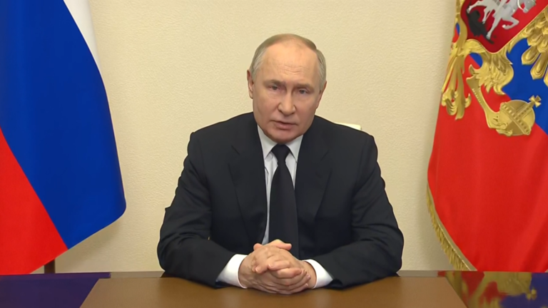 Tổng thống Nga Putin cảnh báo tất cả những kẻ tham gia và đứng sau vụ khủng bố ở Moscow sẽ bị trừng trị (ảnh: RT)