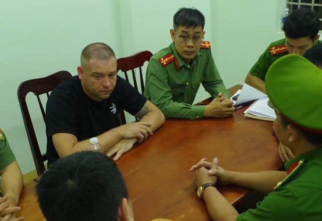 Công an tỉnh Ninh Thuận bắt đối tượng bị Interpol truy nã. Ảnh: CA