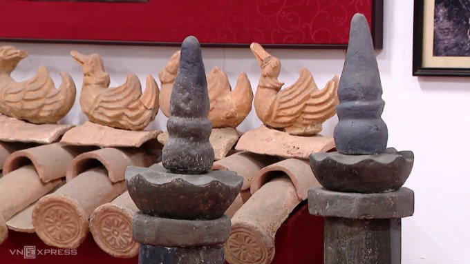 Phần ngọn cột kinh với hình đài sen và búp sen. Ảnh: Lam Sơn