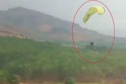 Một phi công tử vong khi nhảy dù lượn