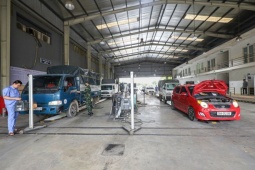 Tin tức trong ngày - Kiến nghị kéo dài thời hạn đăng kiểm ôtô cá nhân