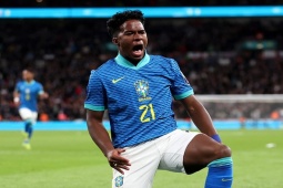 Bóng đá - SAO 17 tuổi "xé lưới" ĐT Anh ghi danh lịch sử, sắp đến Real giá 45 triệu euro