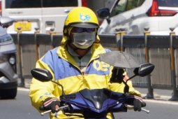 Tin tức trong ngày - TP HCM nắng nóng quay cuồng, khi nào có mưa?