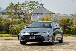 Tin tức ô tô - Giá xe Toyota Corolla Altis niêm yết và lăn bánh tháng 3/2024