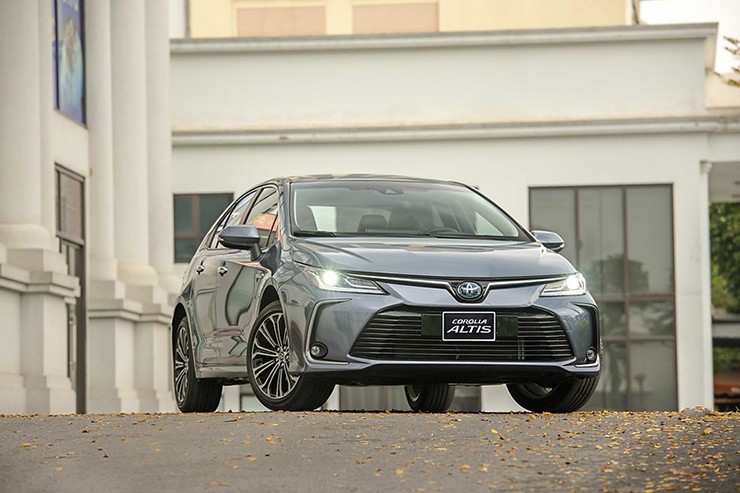 Giá xe Toyota Corolla Altis niêm yết và lăn bánh tháng 3/2024 - 1