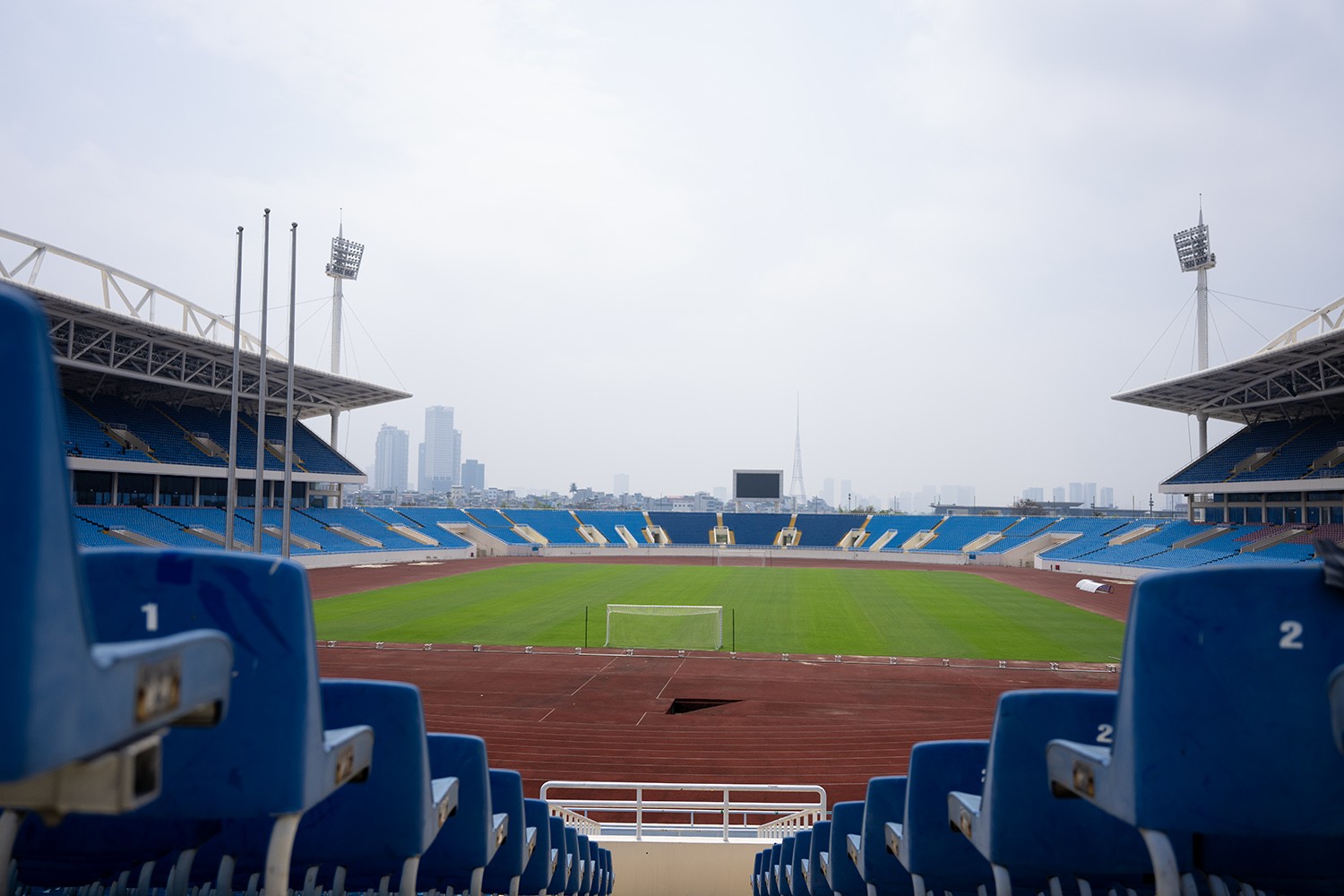 &nbsp;Được biết, trong ngày hôm nay, đoàn công tác của Liên đoàn Bóng đá châu Á (AFC) sẽ tới sân Mỹ Đình để kiểm tra công tác tổ chức cũng như trang thiết bị trước thềm trận đấu giữa Việt Nam và Indonesia.&nbsp;Trận lượt về vòng loại World Cup 2026 khu vực châu Á giữa đội tuyển Việt Nam gặp Indonesia diễn ra vào 19h ngày 26/3 trên sân Mỹ Đình.