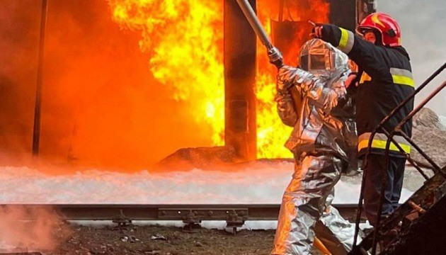 Hỏa hoạn tại một cơ sở năng lượng Ukraine sau cuộc không kích mới nhất của Nga. Ảnh: Ukrinform