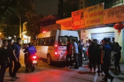 Tin tức trong ngày - Người thân khóc ngất đón thi hài thuyền viên tử nạn ở vùng biển Đỏ