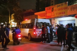 Tin tức trong ngày - Người thân khóc ngất đón thi hài thuyền viên tử nạn ở vùng biển Đỏ