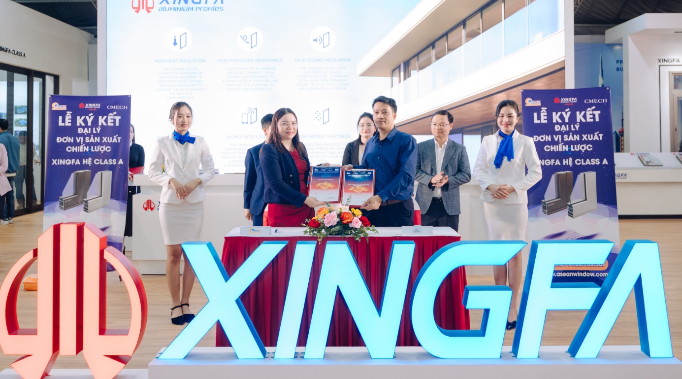 Đại diện các đơn vị ký kết đại lý Đối tác sản xuất chiến lược Xingfa hệ Class A