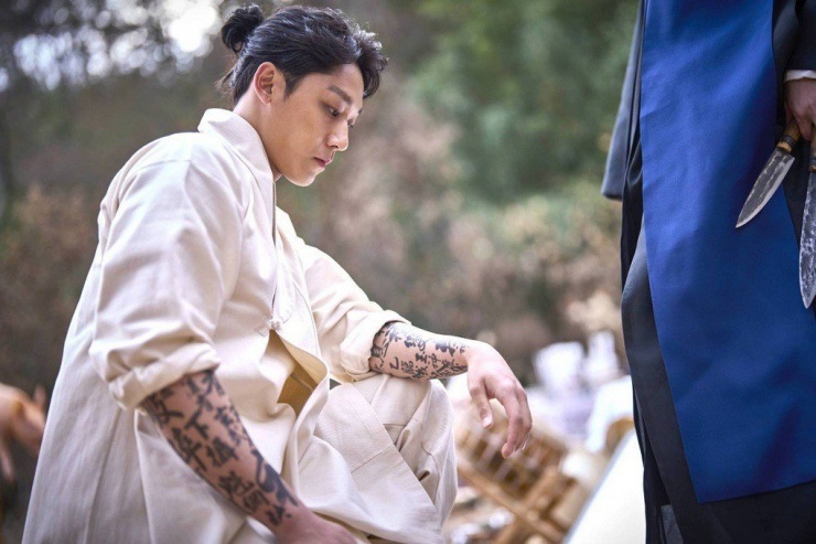 Bộ phim điện ảnh đầu tay của "nam chính phim buồn" Lee Do Hyun gây ấn tượng mạnh ở rạp Việt.