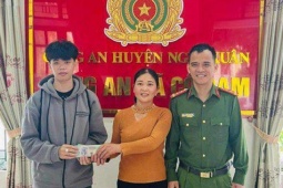 Tin tức trong ngày - 2 phụ nữ nhờ công an tìm người chuyển nhầm hơn 100 triệu vào tài khoản