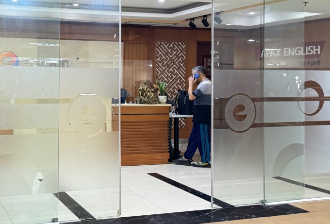 Công ty CP Anh ngữ Apax Leaders tại Hà Nội, sáng 26/3. Ảnh: Ngọc Thành