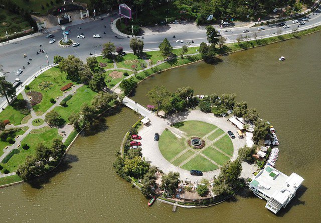 Một số khu nhà đất khác như nhà hàng Thủy Tạ, khách sạn Golf 3 hay Dinh I đang gặp một số khó khăn trong việc đấu giá.