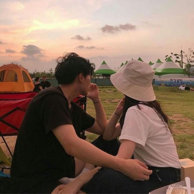 5. Hãy tôn trọng chính mình. Không nên để ý kiến của người khác gây ảnh hưởng quá nhiều đến con. Con nên học cách lắng nghe bản thân và độc lập xác định điểm mạnh và điểm yếu của chính mình, điều đó rất quan trọng trong quá trình định hướng công việc, mục tiêu cá nhân.