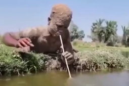 Phi thường - kỳ quặc - Pha bắt cá bằng một tay “dễ hơn ăn kẹo” của nam thanh niên