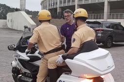 Tin tức trong ngày - Được HLV Troussier tặng vé xem trận Việt Nam – Indonesia, CSGT nói gì?