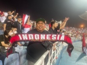 Bóng đá - Fan Việt chơi đẹp với CĐV Indonesia, tạo "bão" khiến HLV Troussier rời ghế nóng