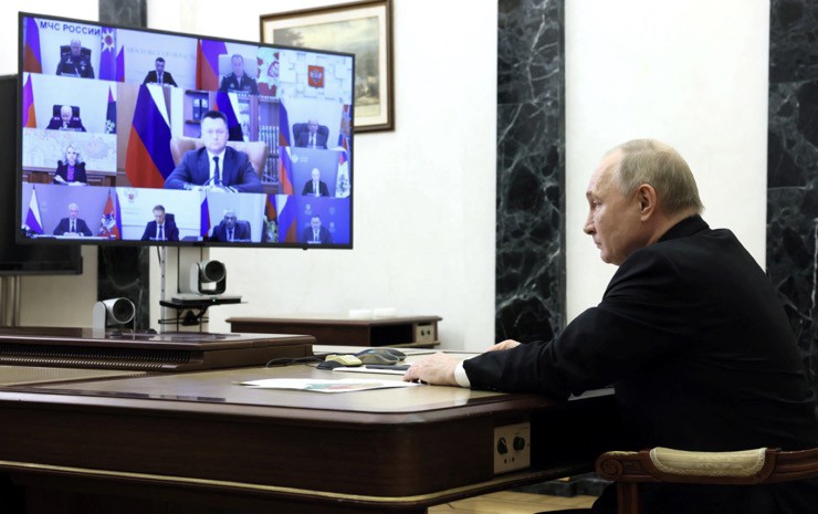 Tổng thống Nga Vladimir Putin chủ trì cuộc họp trực tuyến ngày 25/3.