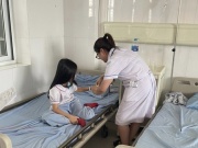 Tin tức trong ngày - 33 học sinh tiểu học ở Quảng Ninh nghi ngộ độc, nhập viện sau bữa ăn trưa