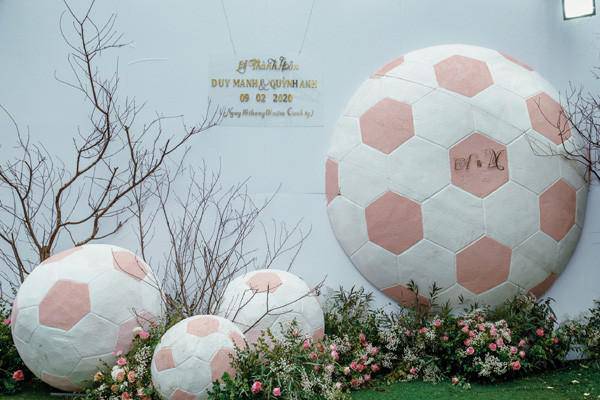 Loạt đám cưới của Quang Hải và các cầu thủ tổ chức sân vận động có gì đặc biệt? - 18
