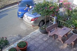 Clip: Nhờ "cú nhảy thần thánh", thanh niên thoát chết trong gang tấc khi bị ô tô lao thẳng vào người