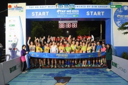 Thể thao - Bất ngờ Tay Ho Half Marathon: Giải chạy bán marathon thu hút hơn 10.000 VĐV