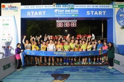 Thể thao - Bất ngờ Tay Ho Half Marathon: Giải chạy bán marathon thu hút hơn 10.000 VĐV