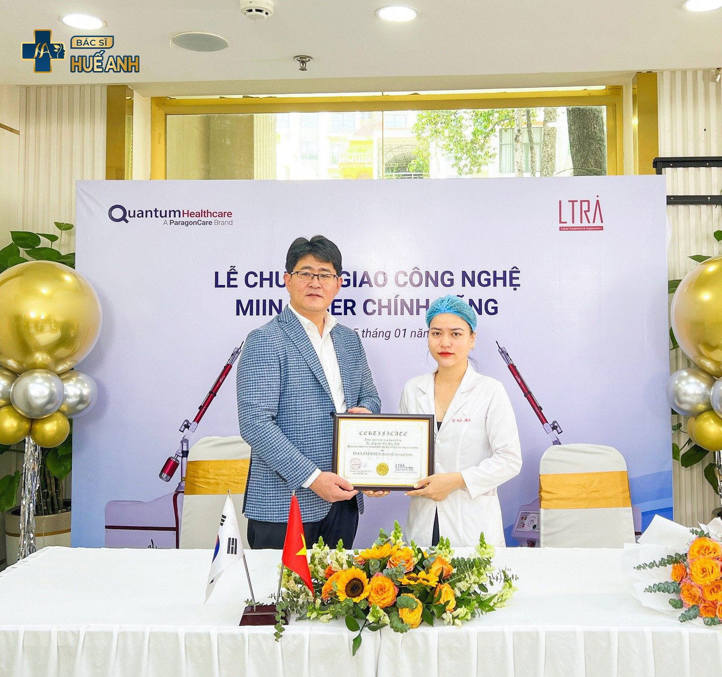 Bác sĩ Huế Anh trong lễ ký kết chuyển giao hoạt chất chính hãng từ nhà phân phối