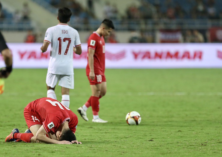 ĐT Việt Nam tiếp tục lún sâu trên BXH FIFA sau trận thua Indonesia