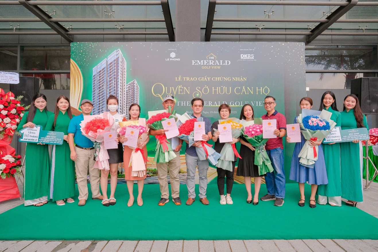 Hàng trăm khách hàng đã nhận sổ và sinh sống tại The Emerald Golf View. Ảnh: Lê Phong Group