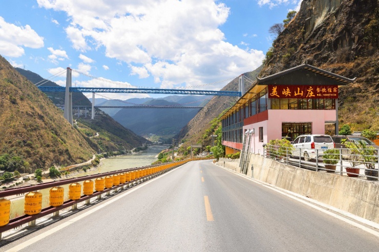 Một trạm nghỉ chân trên đường tại Hổ Khiêu Hiệp