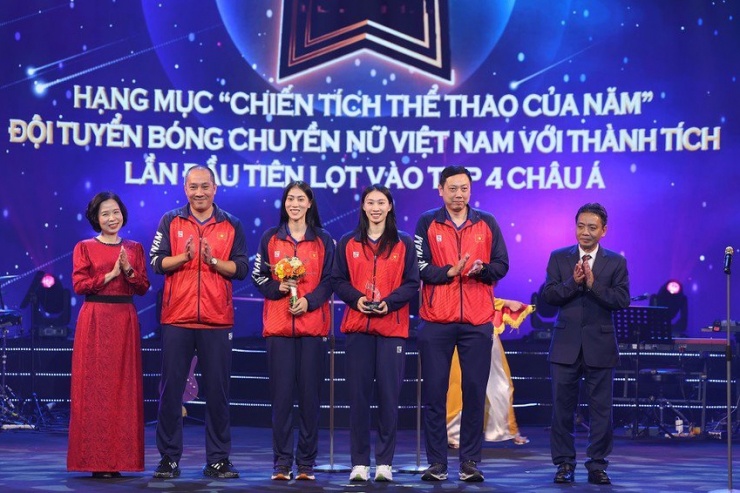 Giải 'Chiến tích thể thao của năm' thuộc về Đội tuyển bóng chuyền nữ Việt Nam.