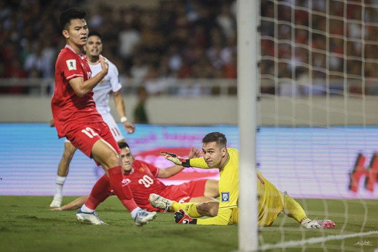 Việt Nam (VN) đều thảm bại trên sân nhà trước Indonesia. ẢNH: ANH THỊNH