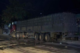 Tin tức trong ngày - Va chạm xe đầu kéo, 2 thiếu niên 15 tuổi đi xe máy thương vong