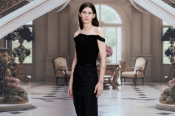 Thời trang - Chiến dịch Balenciaga Hè 2024 đánh lừa thị giác với phông nền liền mạch sang trọng