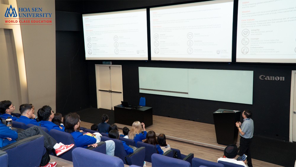 Thầy Gabriel Lau - Hiệu trưởng Đại học Wollongong Malaysia giới thiệu về môi trường học tập tại Malaysia.