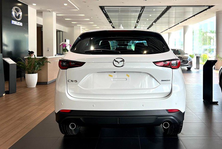 Mazda CX-5 giá từ 759 triệu đồng: SUV phân khúc C hút gia đình trẻ - 4