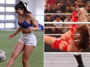 Thể thao - Mỹ nhân bóng đá gây sốt WWE: Cú "xe đạp chổng ngược" làm đối thủ nằm sàn
