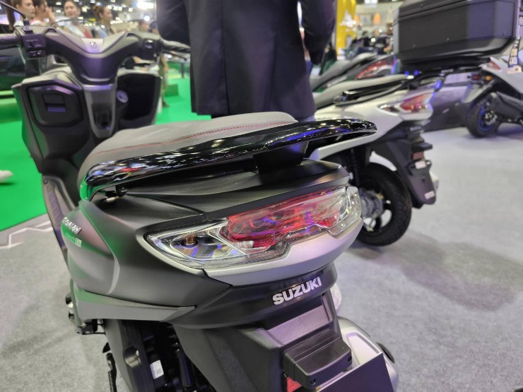 Ra mắt Suzuki Burgman Street EX: đối thủ "khó chơi" cho Honda PCX - 5