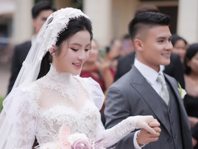 Váy cưới cổ điển 150 triệu đồng của vợ Quang Hải