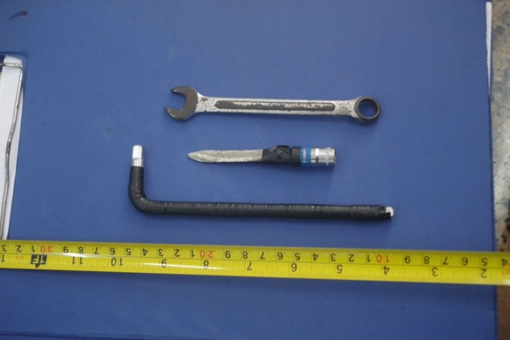 Công cụ phá khóa và chiếc xe máy Mai Văn Sang đã trộm cắp 