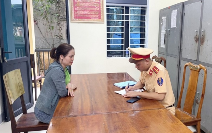 Công an TP Hà Tĩnh làm việc với bà Trần Thị Thanh Hoa.