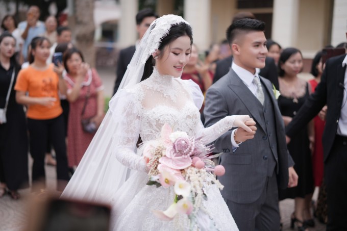 Quang Hải và Thanh Huyền trong lễ đón dâu sáng 28/3 ở Sơn Tây. Ảnh: Nhân vật cung cấp