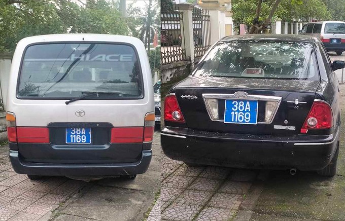 Hai ôtô trùng biển số xanh đậu trên đường Võ Liêm Sơn, TP Hà  Tĩnh ngày 27/3. Ảnh: Hùng Lê