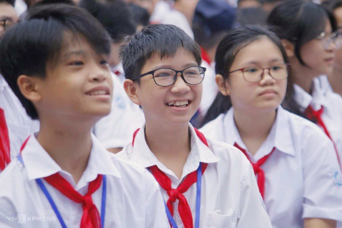 Học sinh trường THCS Trần Duy Hưng, Cầu Giấy, Hà Nội, dự lễ khai giảng năm học 2023-2024. Ảnh: Thanh Hằng